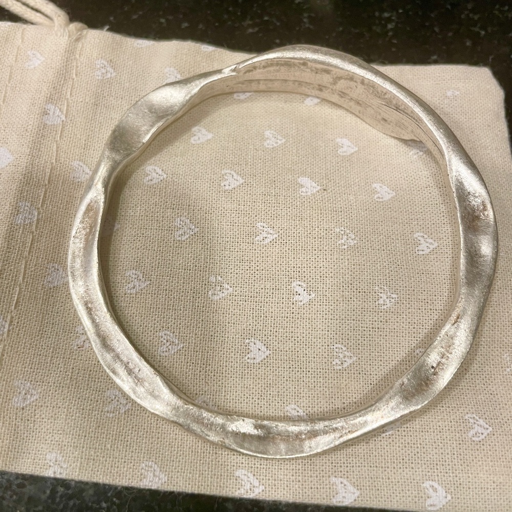 Hammered brushed silver bangle - NEW